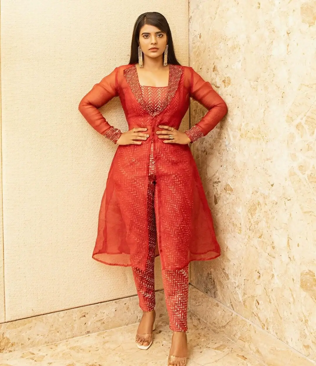 SOUTH INDIAN ACTRESS AISHWARYA RAJESH IN RED DRESS 6